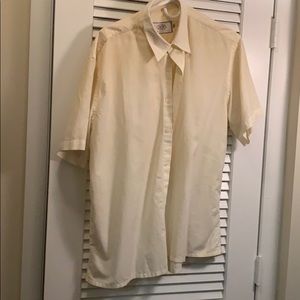 Causal shirt lightweight.